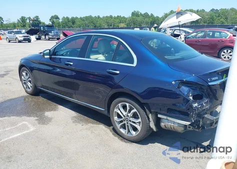 2018 Mercedes-Benz C 300 4Matic из США, поврежденный, VIN 55SWF4KB8JU257729